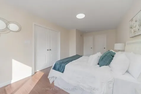 8 Oak Gardens Court Brampton ON L6R 2Y6