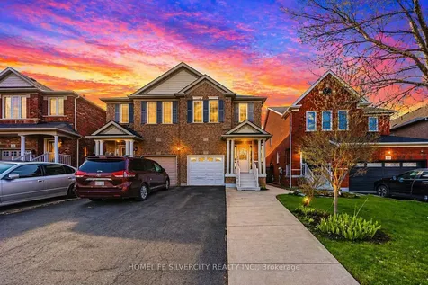 8 Oak Gardens Court Brampton ON L6R 2Y6