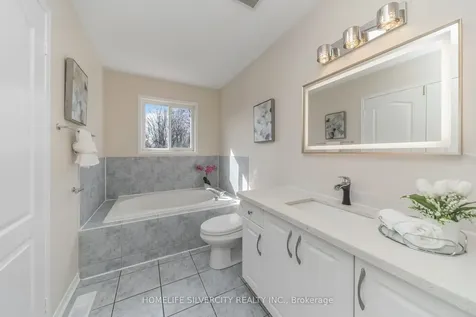 8 Oak Gardens Court Brampton ON L6R 2Y6