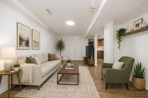 8 Oak Gardens Court Brampton ON L6R 2Y6