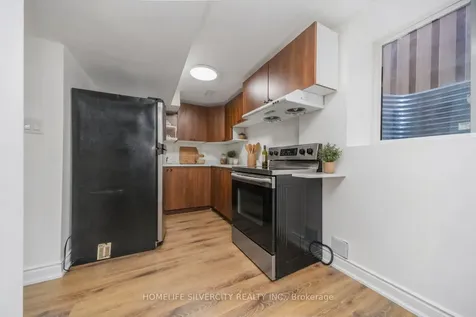 8 Oak Gardens Court Brampton ON L6R 2Y6