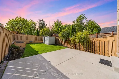 8 Oak Gardens Court Brampton ON L6R 2Y6