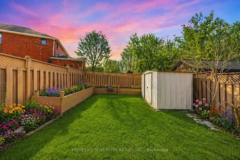 8 Oak Gardens Court Brampton ON L6R 2Y6