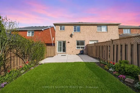 8 Oak Gardens Court Brampton ON L6R 2Y6