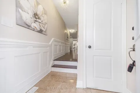8 Oak Gardens Court Brampton ON L6R 2Y6