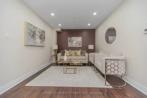 8 Oak Gardens Court Brampton ON L6R 2Y6