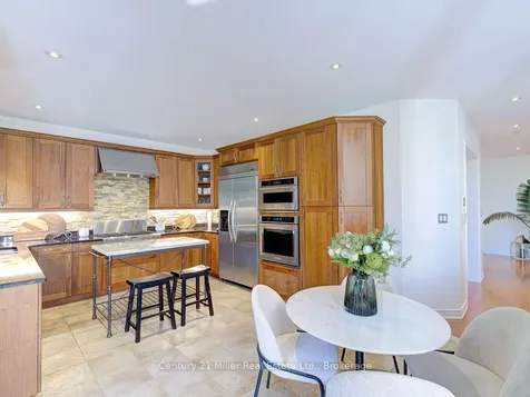 2301 Hertfordshire Way Oakville ON L6H 7M5