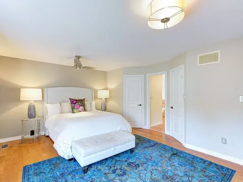 2301 Hertfordshire Way Oakville ON L6H 7M5
