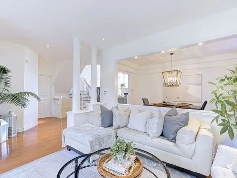 2301 Hertfordshire Way Oakville ON L6H 7M5