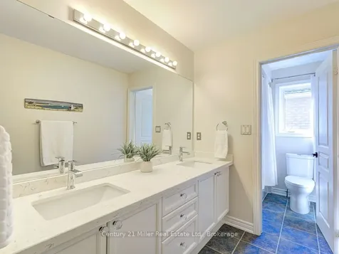 2301 Hertfordshire Way Oakville ON L6H 7M5