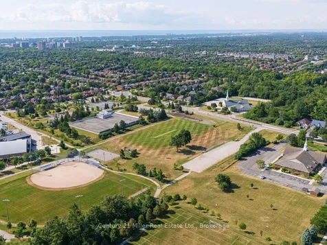 2301 Hertfordshire Way Oakville ON L6H 7M5