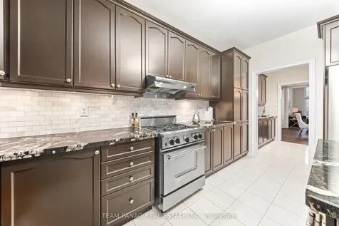 39 Dalmeny Drive Brampton ON L6X 2Y4