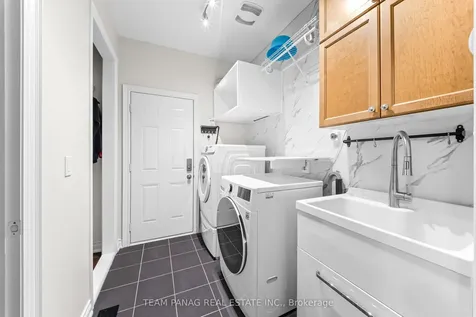 39 Dalmeny Drive Brampton ON L6X 2Y4