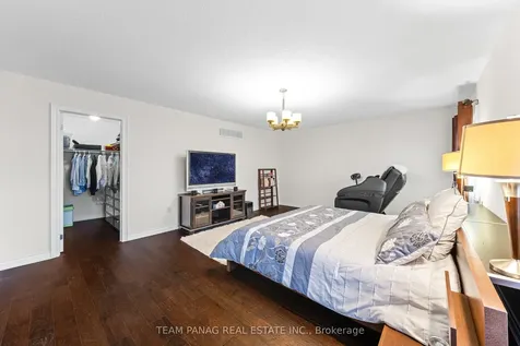 39 Dalmeny Drive Brampton ON L6X 2Y4