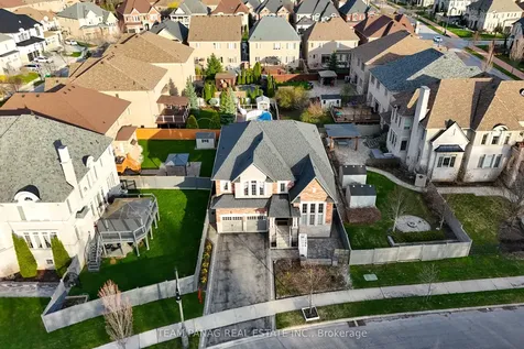 39 Dalmeny Drive Brampton ON L6X 2Y4