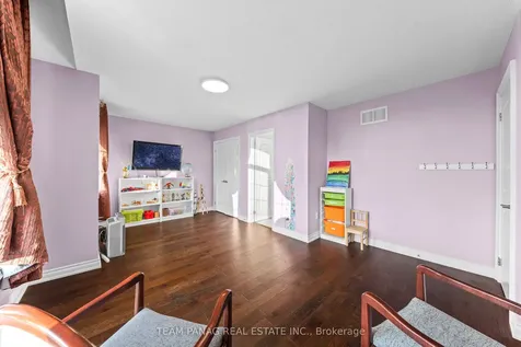 39 Dalmeny Drive Brampton ON L6X 2Y4