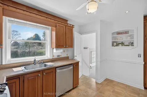1055 Shepherd's Drive Burlington ON L7T 3R4