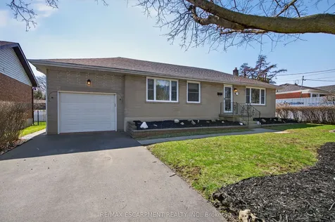 1055 Shepherd's Drive Burlington ON L7T 3R4