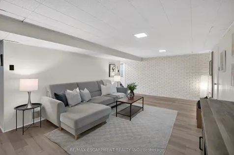 1055 Shepherd's Drive Burlington ON L7T 3R4