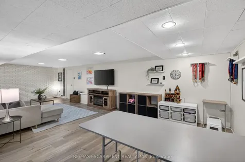 1055 Shepherd's Drive Burlington ON L7T 3R4