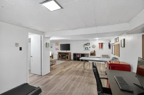 1055 Shepherd's Drive Burlington ON L7T 3R4
