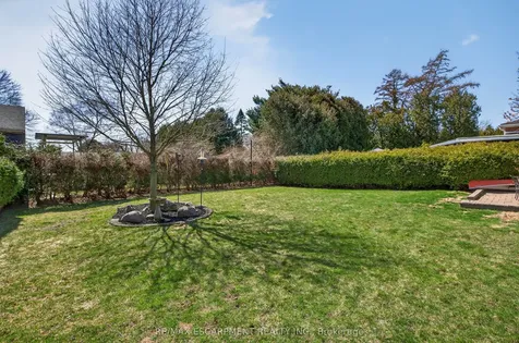 1055 Shepherd's Drive Burlington ON L7T 3R4