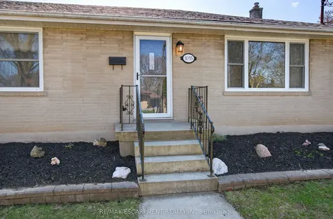 1055 Shepherd's Drive Burlington ON L7T 3R4