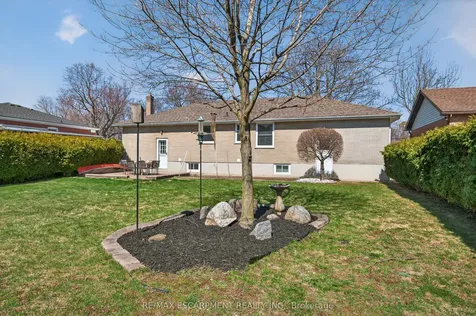 1055 Shepherd's Drive Burlington ON L7T 3R4