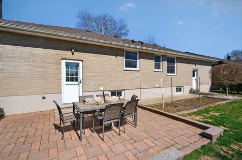 1055 Shepherd's Drive Burlington ON L7T 3R4