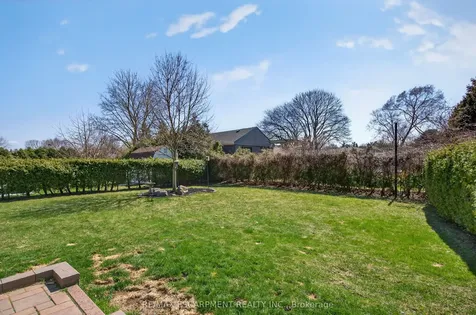1055 Shepherd's Drive Burlington ON L7T 3R4