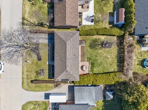 1055 Shepherd's Drive Burlington ON L7T 3R4