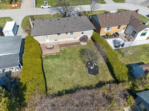 1055 Shepherd's Drive Burlington ON L7T 3R4