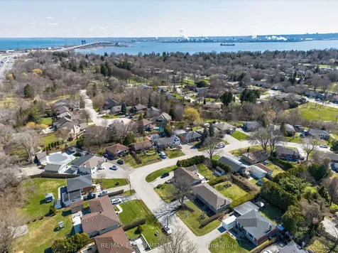 1055 Shepherd's Drive Burlington ON L7T 3R4
