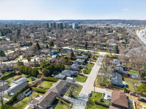 1055 Shepherd's Drive Burlington ON L7T 3R4