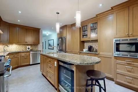 8 Chalmers Court Brampton ON L6Z 3G9