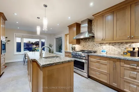 8 Chalmers Court Brampton ON L6Z 3G9