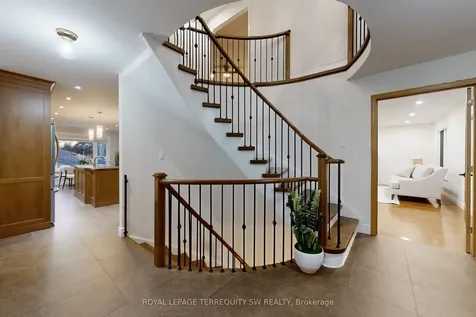 8 Chalmers Court Brampton ON L6Z 3G9