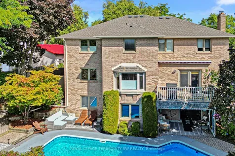 8 Chalmers Court Brampton ON L6Z 3G9