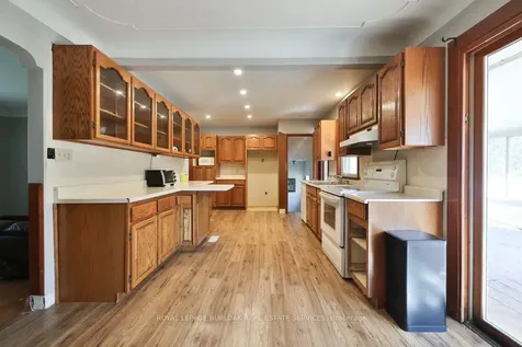 759 King Road Burlington ON L7T 3K7