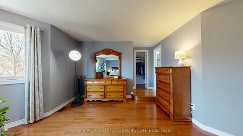9 Laidlaw Avenue Brampton ON L6S 5W1