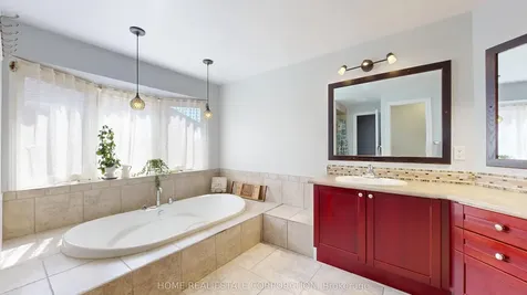 9 Laidlaw Avenue Brampton ON L6S 5W1