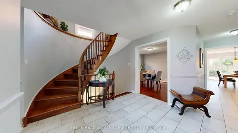 9 Laidlaw Avenue Brampton ON L6S 5W1