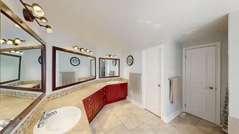 9 Laidlaw Avenue Brampton ON L6S 5W1