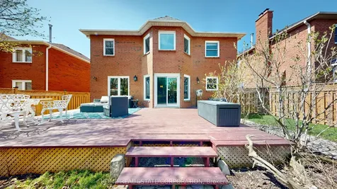 9 Laidlaw Avenue Brampton ON L6S 5W1