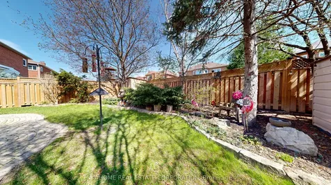 9 Laidlaw Avenue Brampton ON L6S 5W1