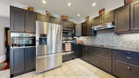 9 Laidlaw Avenue Brampton ON L6S 5W1