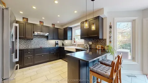 9 Laidlaw Avenue Brampton ON L6S 5W1