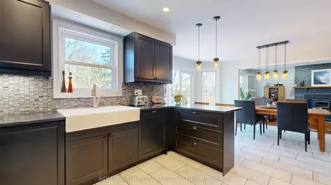 9 Laidlaw Avenue Brampton ON L6S 5W1