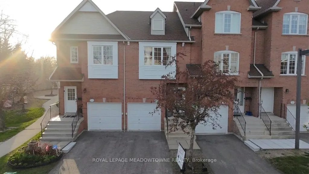 1591 South Parade Court Mississauga ON L5M 6G1
