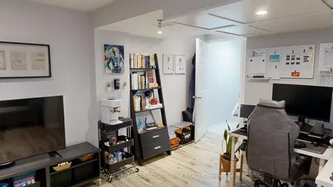 1591 South Parade Court Mississauga ON L5M 6G1